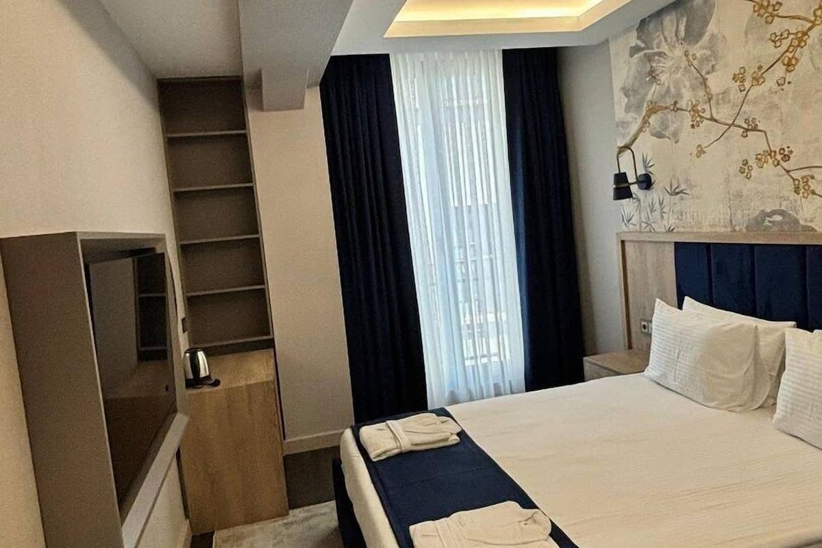 Deluxe Room, 1 Queen Bed