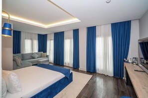 Signature-Zimmer | Bettwäsche aus ägyptischer Baumwolle, hochwertige Bettwaren, Minibar