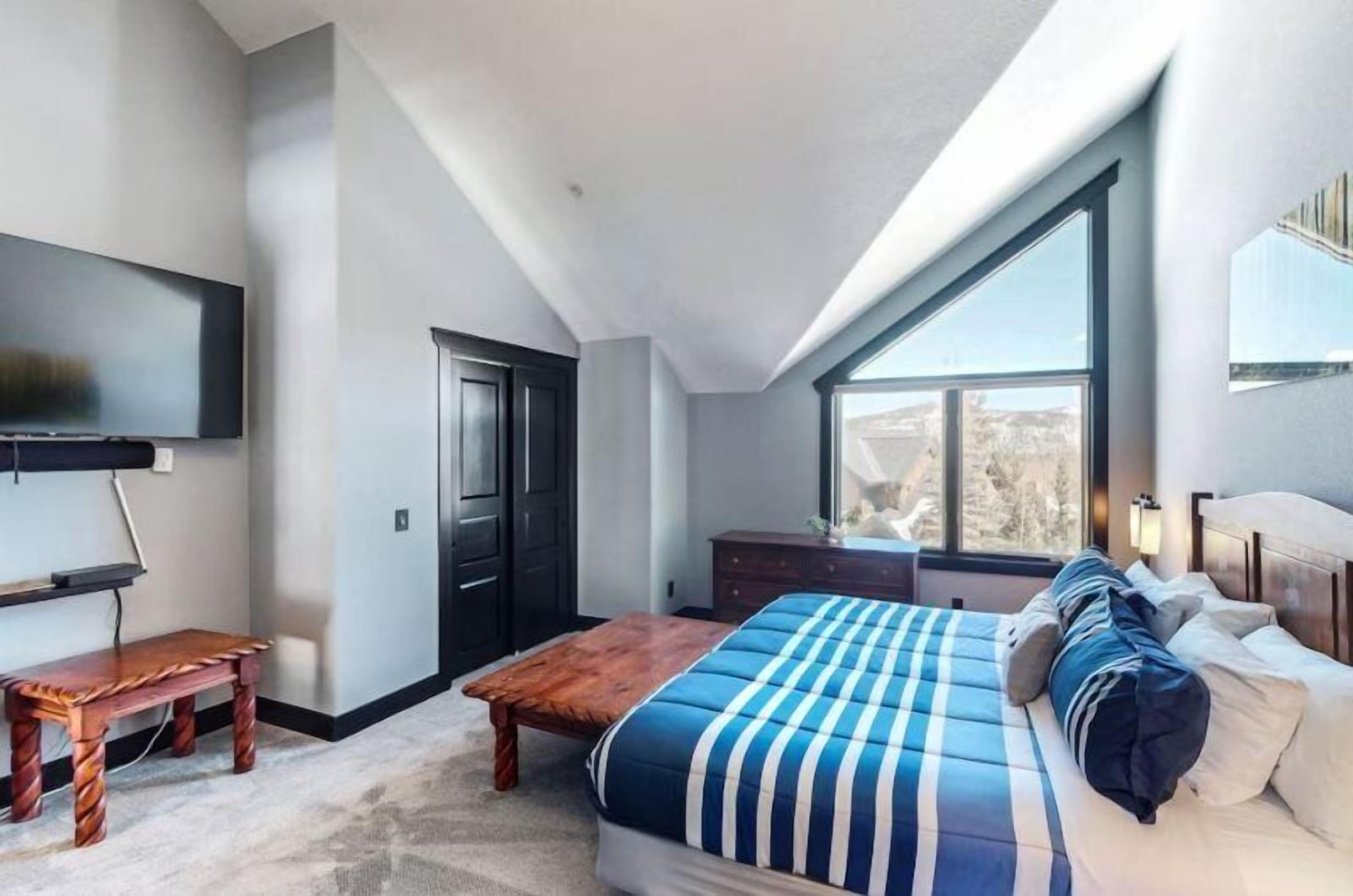 House (3 Bedroom Ski In, Ski Out Townhome at) | 3 bedrooms, free WiFi