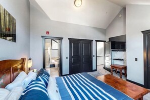 House (3 Bedroom Ski In, Ski Out Townhome at) | 3 bedrooms, free WiFi - 3 Bedroom Ski In, Ski Out Townhome at Snowflake Lift (Breckenridge)