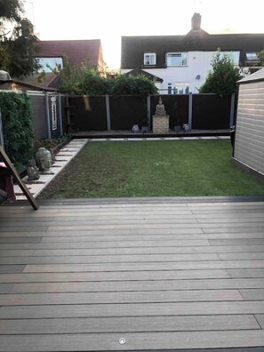 Property grounds - Gorgeous double room < 5 min walk Rayners Lane stn (Rayners Lane)