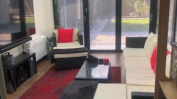 Smart TV, fireplace, stereo