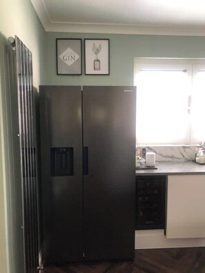 Interior - Gorgeous double room < 5 min walk Rayners Lane stn (Rayners Lane)