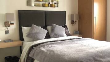 1 bedroom, desk, iron/ironing board, WiFi