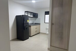 Apartment | Private kitchen | Mini-fridge, microwave - Apartamento Laureles la 70 (Medellín)