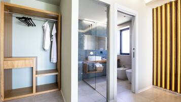 Doccia, asciugacapelli, bidet, asciugamani