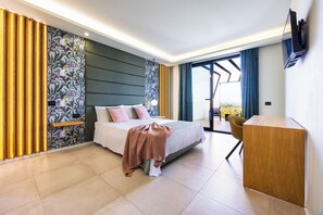 5 bedrooms, iron/ironing board, WiFi, bed sheets