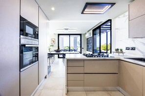 Microwave, oven, stovetop, dishwasher