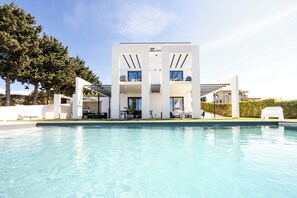 Outdoor pool - Modern Villa for Groups with Pool, Spa & Sea View | 13 Guests | Sicily (Partinico)