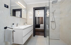 Shower, hair dryer - Amazing home in Labin (Labin)