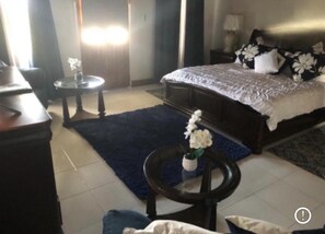 6 soverom, safe på rommet, skrivebord og strykejern/-brett