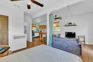 4 bedrooms, desk, iron/ironing board, free WiFi