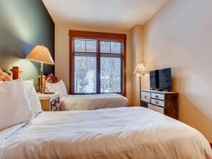 Condo (Ski in, ski out 3 Bedroom at Lone Eag) | 3 bedrooms, free WiFi