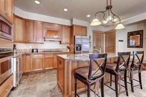 Condo (Ski in, ski out 3 Bedroom at Lone Eag) | Exterior