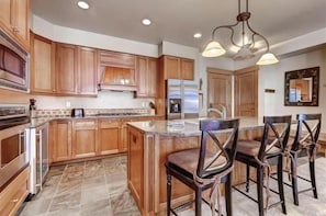 Condo (Ski in, ski out 3 Bedroom at Lone Eag) | Exterior