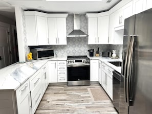 Refrigerador, microondas, parrilla de estufa y lavavajillas