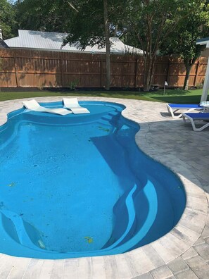 Pool - 3 Blocks to the Beach! Modern 3BR/3BA Family Haven (Hilton Head Island)