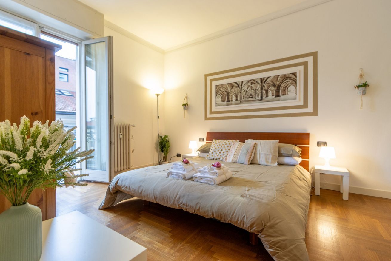 1 dormitorio, escritorio, tabla de planchar con plancha y wifi