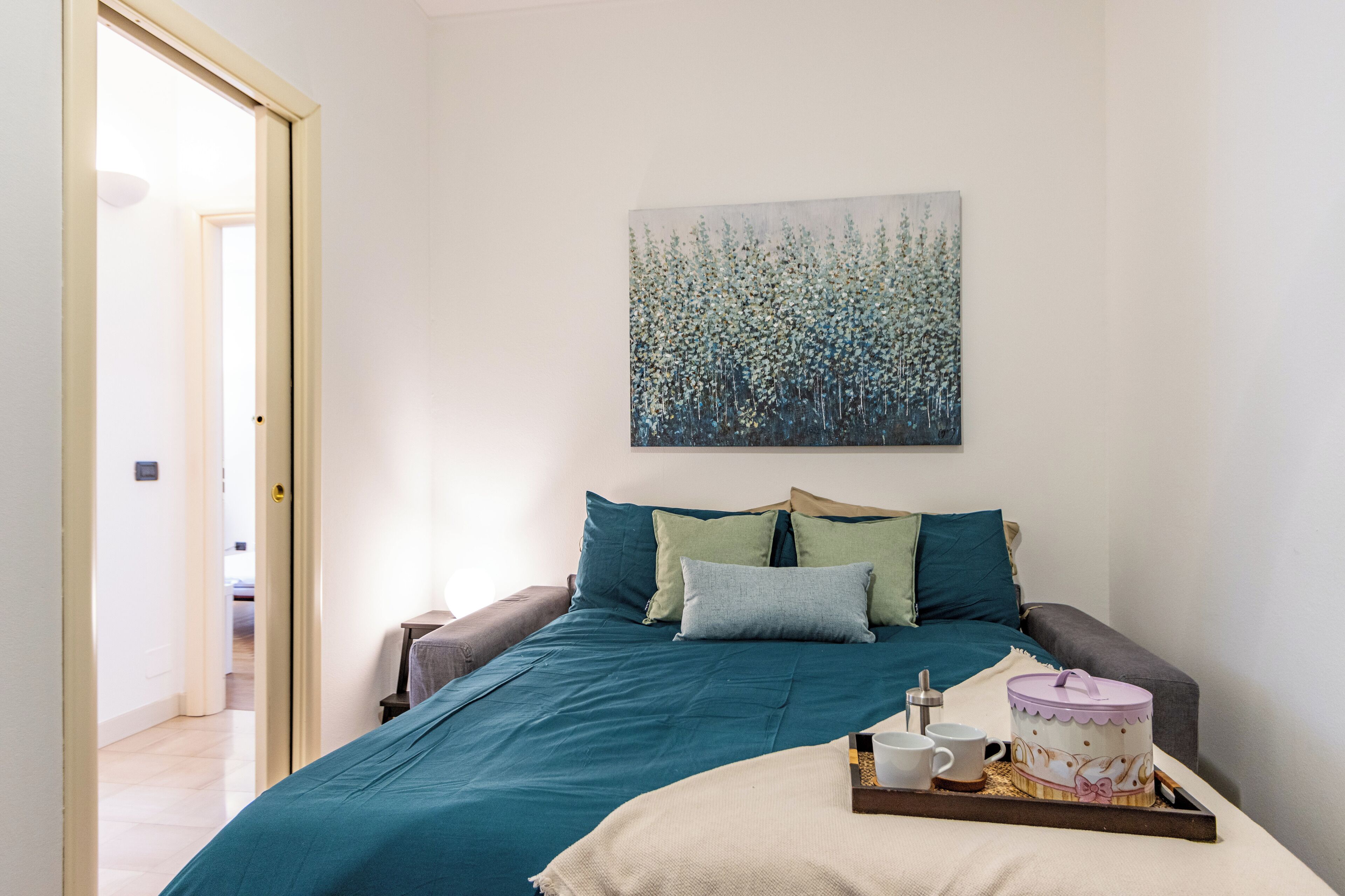1 dormitorio, escritorio, tabla de planchar con plancha y wifi