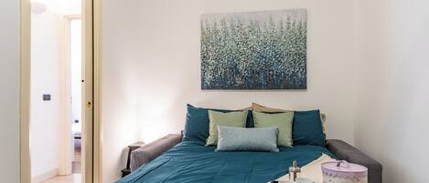 1 bedroom, desk, iron/ironing board, WiFi