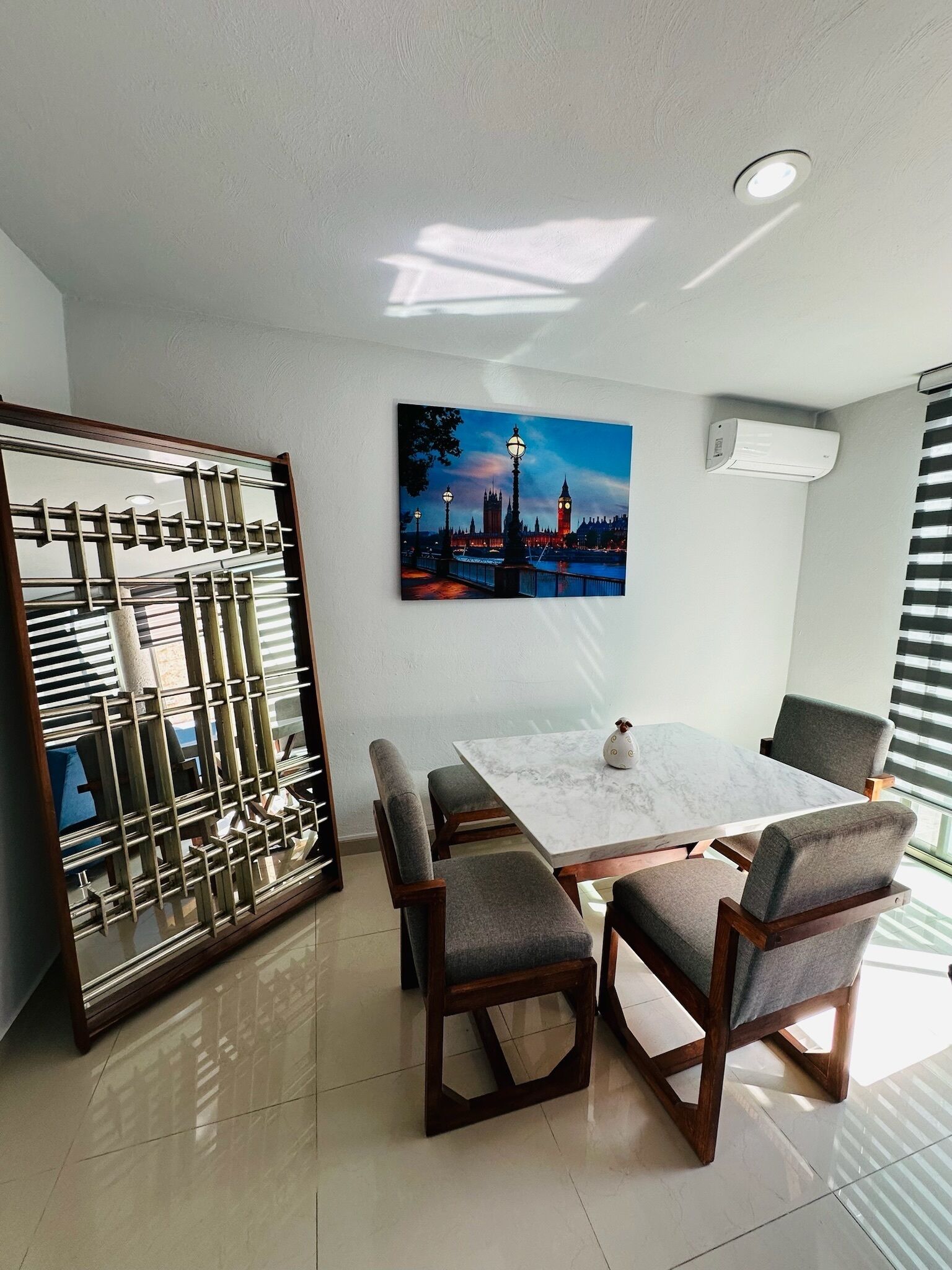 42–tuumainen äly-TV, jossa kaapelikanavat