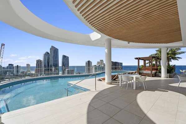 Outdoor pool - Modern 2 Bedroom Unit in Broadbeach (Broadbeach)