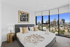 2 bedrooms, iron/ironing board, free WiFi, bed sheets - Modern 2 Bedroom Unit in Broadbeach (Broadbeach)