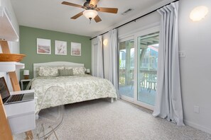 4 bedrooms, desk, iron/ironing board, WiFi - Paradise at The Point - Relaxing Home Steps to Beach + Sunsets + Ocean views (Holly Ridge)