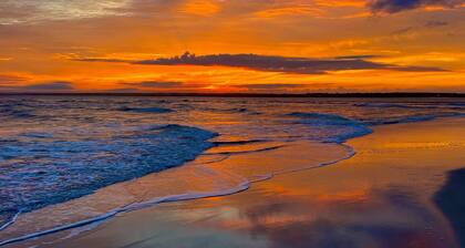 Paradise at The Point - Relaxing Home Steps to Beach + Sunsets + Ocean views