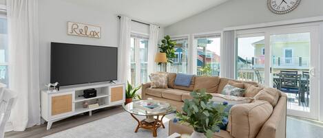 Smart TV, libros, biblioteca musical y estéreo