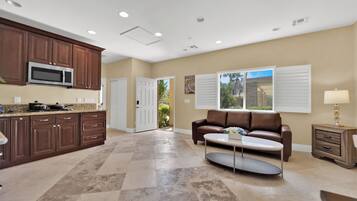 智能电视、乒乓球