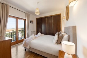 3 soverom, strykejern/-brett, reiseseng for barn og internettilgang