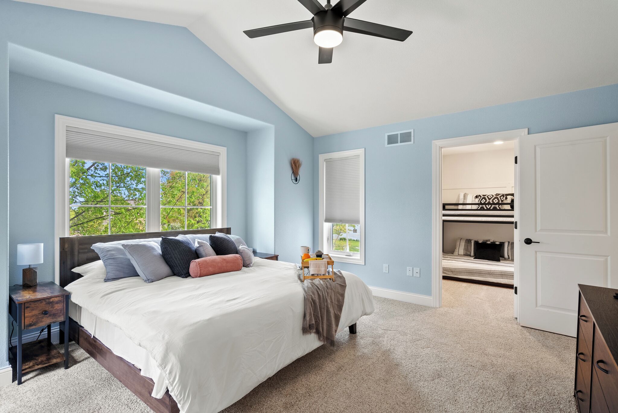 3 多间卧室、客房内保险箱、熨斗/熨衣板、旅行婴儿床