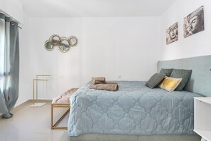 2 bedrooms, in-room safe, desk, iron/ironing board