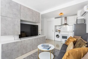 Smart TV - Luxe Apartment - Walk to the beach and center Reel Apartments (Torrevieja)