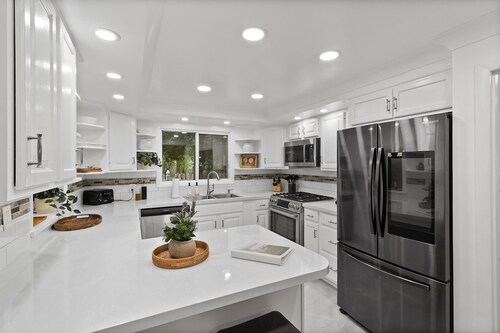 Eagle Rock Resort - Just a short walk to the beach!