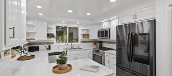 Eagle Rock Resort - Just a short walk to the beach!