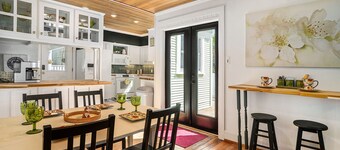 Cozy cottage with rooftop deck, fire pit, hot tub & community boat dock and cove