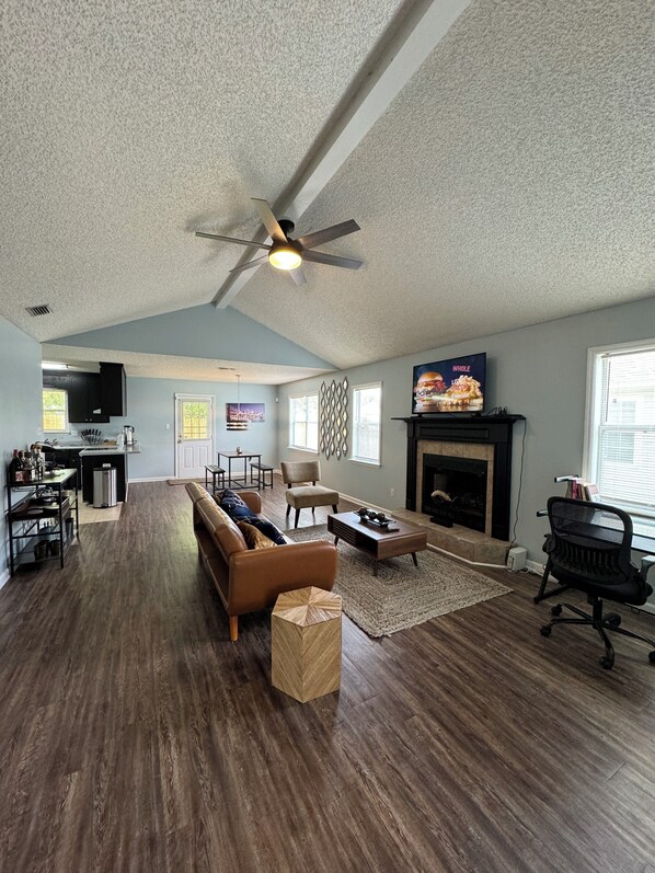Smart TV, fireplace