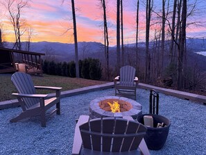Terrace/patio - Stunning, Mtn-Top, Lakeview Cabin on Private 8 acres (Butler)