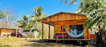 Magic place with ocean view & direct beach access - A wood house in paradise