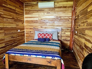 2 bedrooms, travel cot, free WiFi, bed sheets