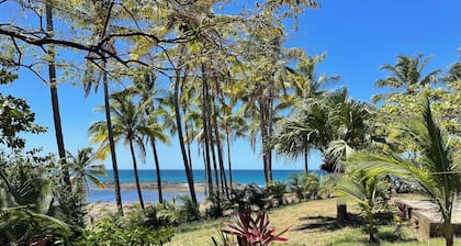 Magic place with ocean view & direct beach access - A wood house in paradise
