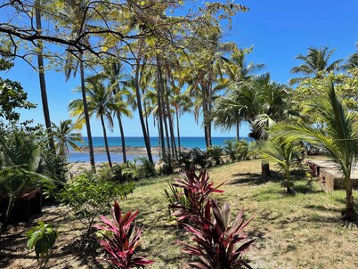 Magic place with ocean view & direct beach access - A wood house in paradise