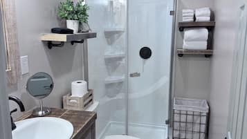 Bruser, håndklæder, Sæbe, Toiletpapir