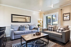 Smart TV - Cozy Gem: 5-minute walk to Park City Mountain Resort and steps away from Main Street Park City (Park City)