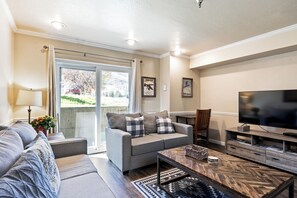 Smart TV - Cozy Gem: 5-minute walk to Park City Mountain Resort and steps away from Main Street Park City (Park City)