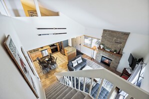 Smart TV, fireplace, DVD player, books - Mountain Views & Walk to Ski Lift! Great Location w/ Private Patio (Park City)