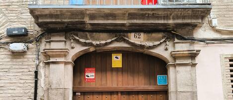 تفاصيل الفندق من الخارج