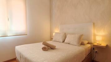 1 dormitorio, tabla de planchar con plancha, wifi y ropa de cama